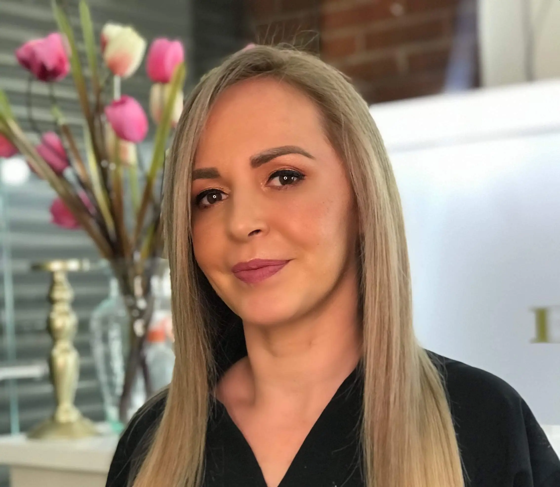 Resultado de corte, color y peinados en Making Blonde