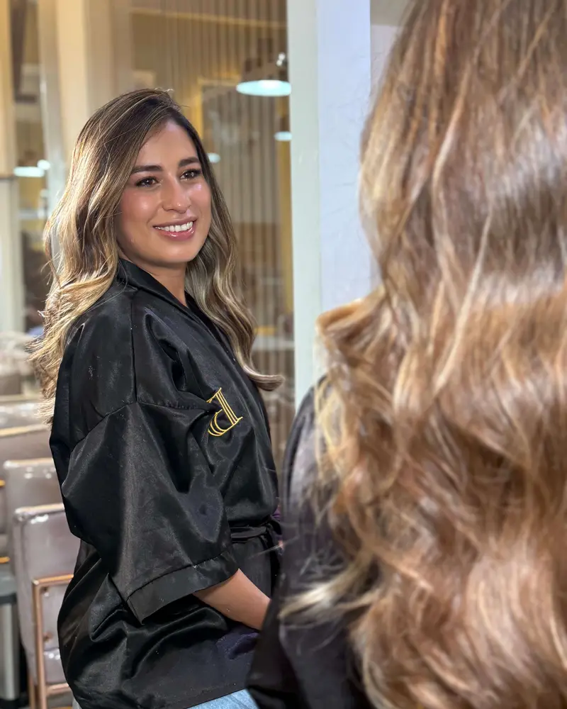 Color que ilumina el rostro en Making Blonde